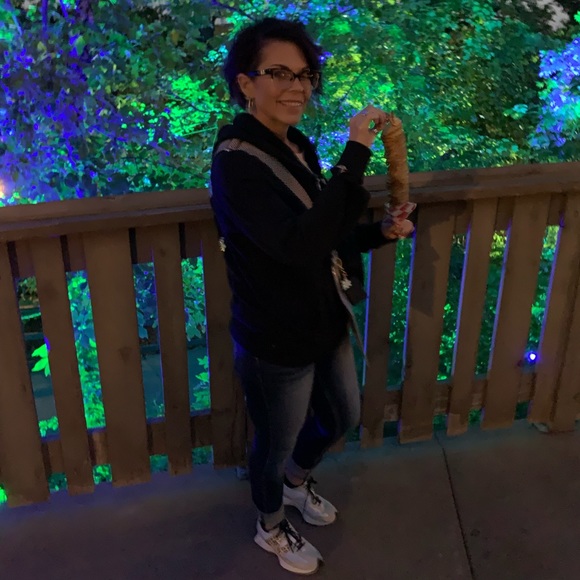 Meet your Posher, Christine - Picture 2 of 4